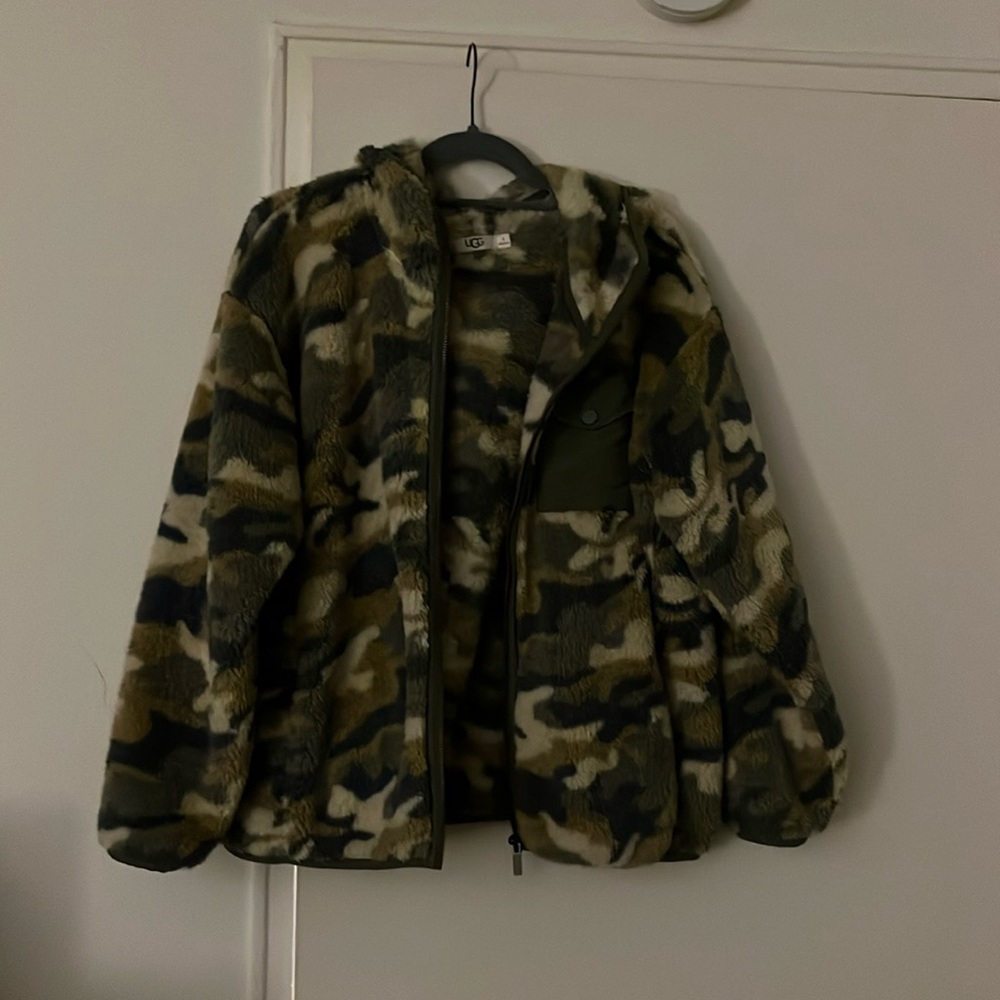 Women’s camo UGG sweatshirt size S